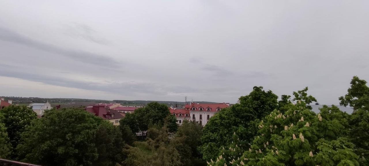Апартаменти - Історія З Вікна Kamenec Podolský Exteriér fotografie
